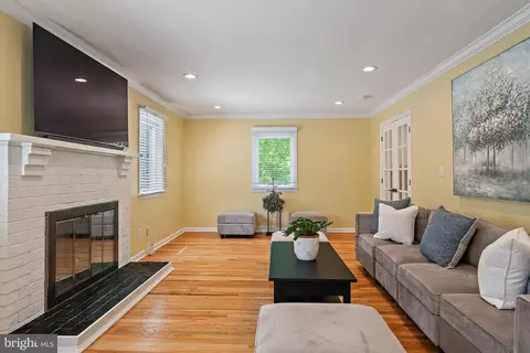 Living - 1126 Mainsail Dr, Annapolis, MD 21403 photo 6 of 8
