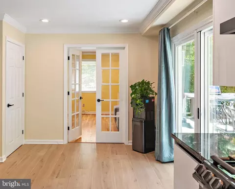 Entry Way - 1126 Mainsail Dr, Annapolis, MD 21403 photo 4 of 9
