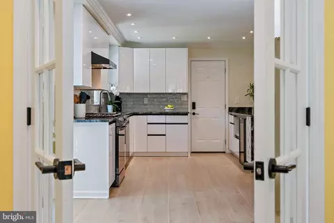 Entry Way - 1126 Mainsail Dr, Annapolis, MD 21403 photo 4 of 11