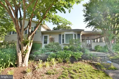422 Porpoise Ln, Riva, MD 21140