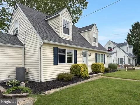 16 Virginia Ave, Edgewater, MD 21037 photo 3