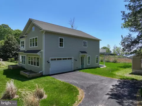 Exterior - 5918 Sneed Dr, Deale, MD 20751 photo 4 of 7