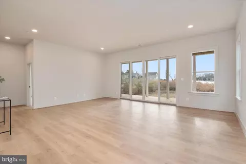 Living - 5918 Sneed Dr, Deale, MD 20751 photo 2 of 3