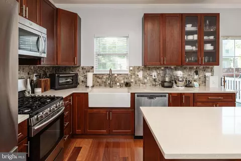 Kitchen - 2333 Manomet Ct, Crofton, MD 21114 photo 3 of 3