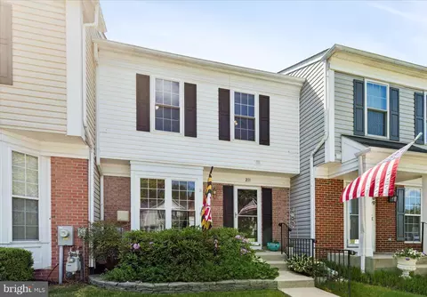 211 Gray Fox Ct, Edgewater, MD 21037
