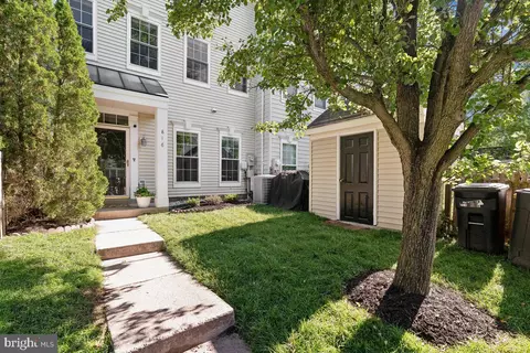 Exterior - 816 Estuary Dr, Odenton, MD 21113 photo 2 of 8