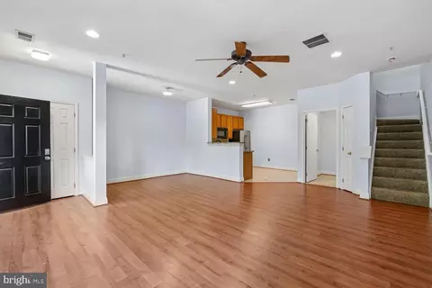 Living - 816 Estuary Dr, Odenton, MD 21113 photo 4 of 7