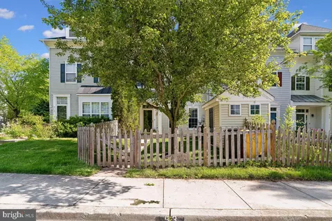 Exterior - 816 Estuary Dr, Odenton, MD 21113 photo 3 of 8