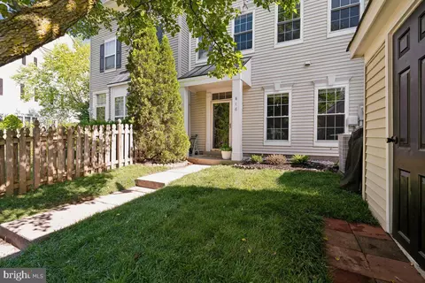 816 Estuary Dr, Odenton, MD 21113