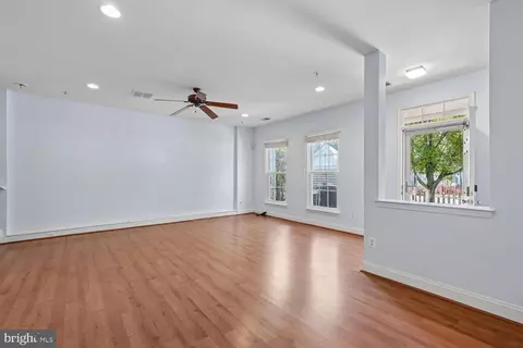 Living - 816 Estuary Dr, Odenton, MD 21113 photo 6 of 7