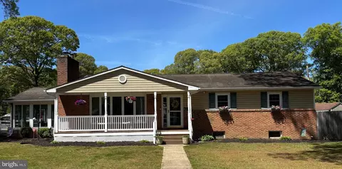 4 Gray Dr, Pasadena, MD 21122