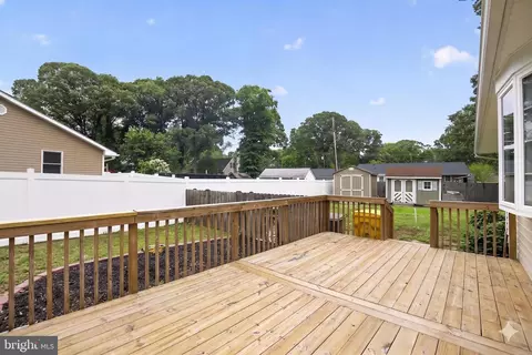 Exterior - 4 Gray Dr, Pasadena, MD 21122 photo 5 of 9
