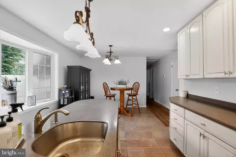 Entry Way - 4 Gray Dr, Pasadena, MD 21122 photo 1 of 2