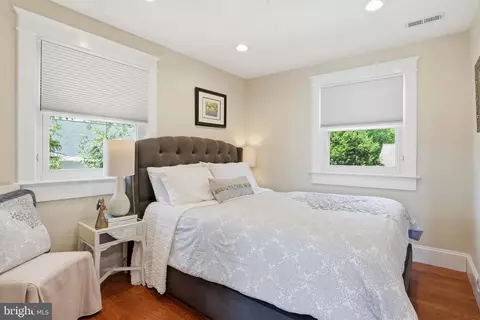 Bedroom - 4923 E Chalk Point Rd, West River, MD 20778 photo 3 of 4