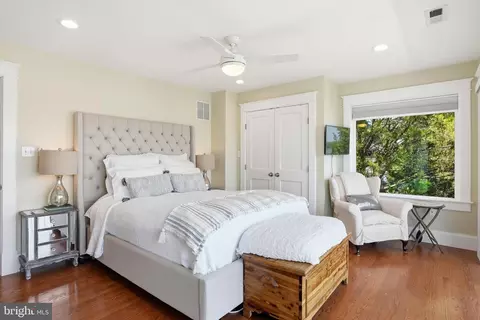 Bedroom - 4923 E Chalk Point Rd, West River, MD 20778 photo 1 of 4