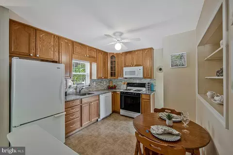 26 Kempton Rd, Glen Burnie, MD 21060