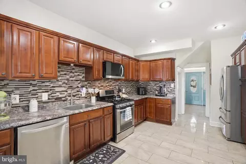 300 Townsend Ave, Baltimore, MD 21225 photo 12