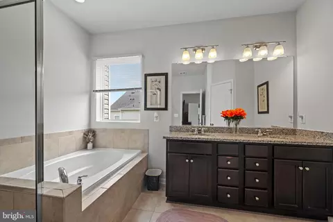 Entry Way - 7733 Cresap Ln, Hanover, MD 21076 photo 5 of 7