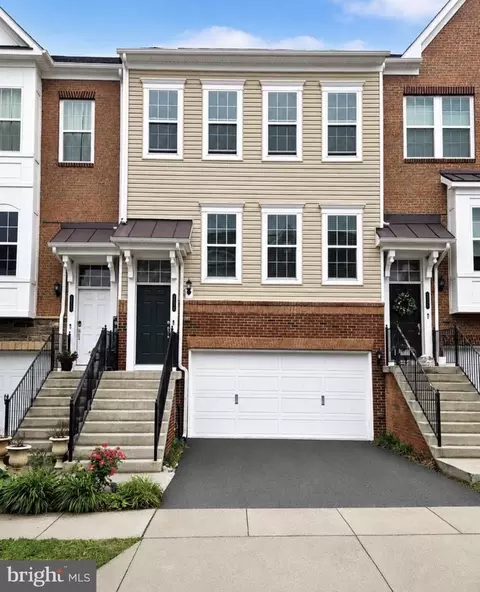7733 Cresap Ln, Hanover, MD 21076