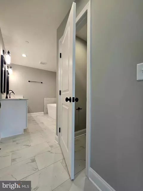 Entry Way - 259 Arundel Rd, Pasadena, MD 21122 photo 3 of 5