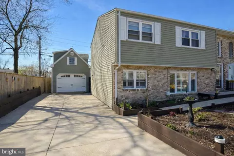 1071 Kings Rd, Pasadena, MD 21122