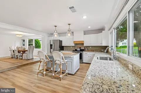 Kitchen - 241 Edgewater Dr, Edgewater, MD 21037 photo 4 of 4