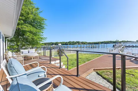 Exterior - 241 Edgewater Dr, Edgewater, MD 21037 photo 2 of 10