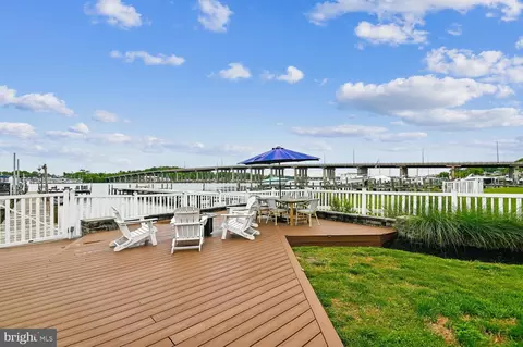 Exterior - 241 Edgewater Dr, Edgewater, MD 21037 photo 6 of 10