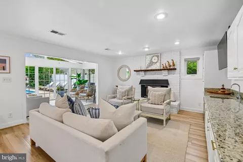 Living - 241 Edgewater Dr, Edgewater, MD 21037 photo 4 of 4