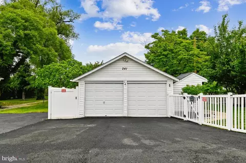 Exterior - 241 Edgewater Dr, Edgewater, MD 21037 photo 10 of 10