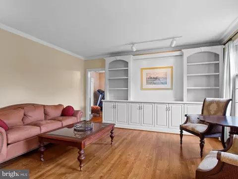 Living - 527 Post Oak Rd, Annapolis, MD 21401 photo 1 of 3