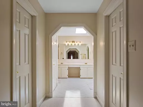 Entry Way - 527 Post Oak Rd, Annapolis, MD 21401 photo 2 of 3