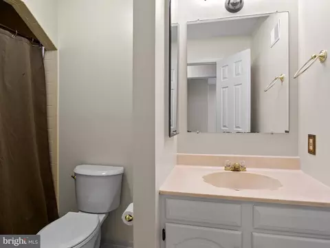 Bath - 527 Post Oak Rd, Annapolis, MD 21401 photo 3 of 3