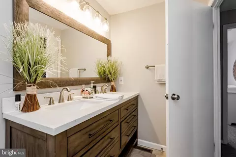 Bath - 8692 Scorton Harbour, Pasadena, MD 21122 photo 1 of 3