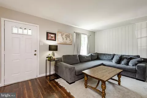 Entry Way - 8692 Scorton Harbour, Pasadena, MD 21122 photo 2 of 5