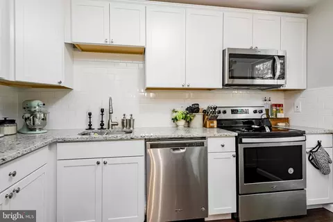 Kitchen - 8692 Scorton Harbour, Pasadena, MD 21122 photo 2 of 2