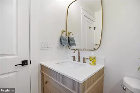 Bath - 3615 2nd Ave, Edgewater, MD 21037 photo 3 of 4