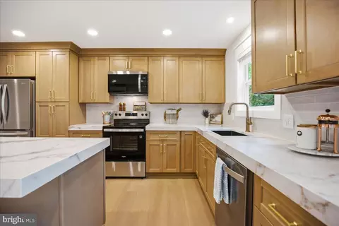 Kitchen - 3615 2nd Ave, Edgewater, MD 21037 photo 8 of 8
