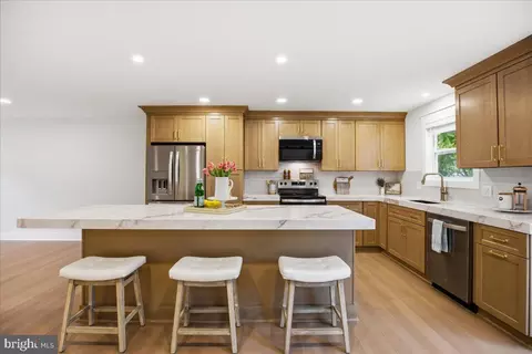 Kitchen - 3615 2nd Ave, Edgewater, MD 21037 photo 6 of 8