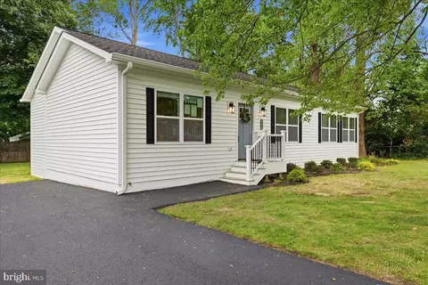 Exterior - 3615 2nd Ave, Edgewater, MD 21037 photo 3 of 6