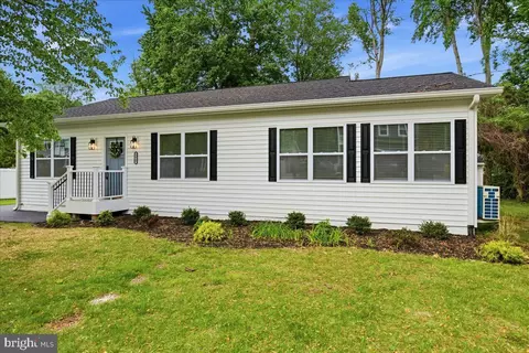 Exterior - 3615 2nd Ave, Edgewater, MD 21037 photo 2 of 6
