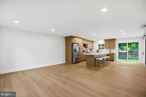 Living - 3615 2nd Ave, Edgewater, MD 21037 photo 1 of 2