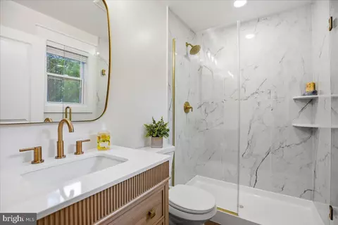 Bath - 3615 2nd Ave, Edgewater, MD 21037 photo 4 of 4