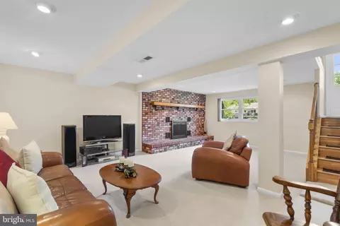 Living - 809 Brechin Garth Garth, Arnold, MD 21012 photo 1 of 6
