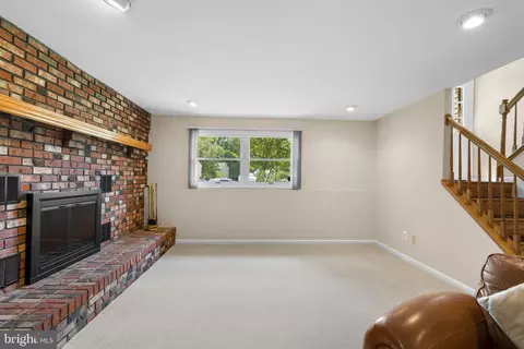 Living - 809 Brechin Garth Garth, Arnold, MD 21012 photo 2 of 6