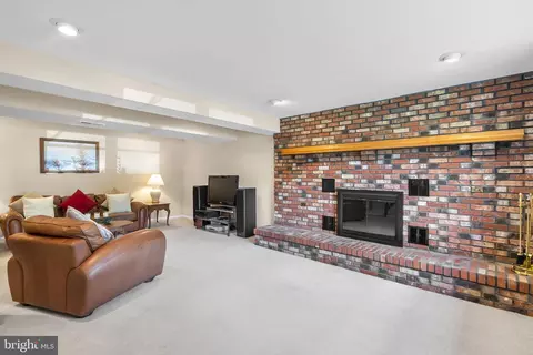 Living - 809 Brechin Garth Garth, Arnold, MD 21012 photo 5 of 6