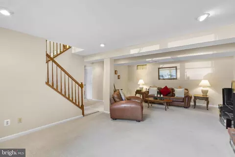 Living - 809 Brechin Garth Garth, Arnold, MD 21012 photo 4 of 6