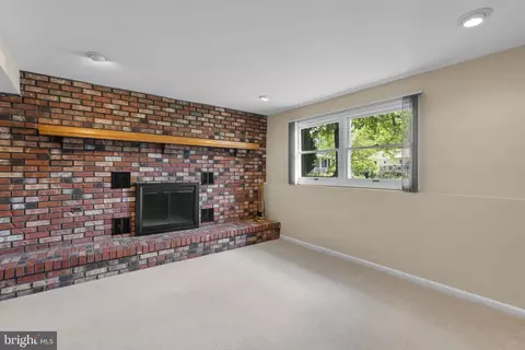 Living - 809 Brechin Garth Garth, Arnold, MD 21012 photo 6 of 6