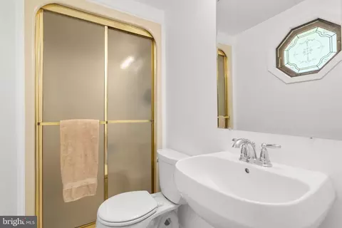 Bath - 809 Brechin Garth Garth, Arnold, MD 21012 photo 1 of 2