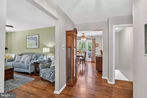 Entry Way - 1518 Ridgely Dr, Edgewater, MD 21037 photo 2 of 3